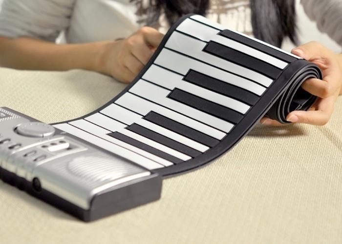 Roll Up Piano - Roll Up Piano With Soft Keys 100 Preset Rhythms)